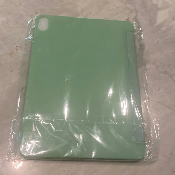 NWOT 2024 iPad Air Green Case - Picture 1 of 4